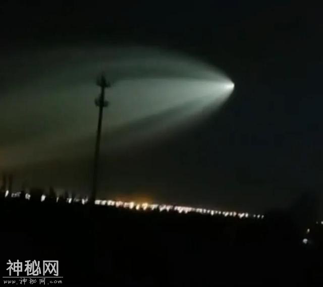 外星人泄露行踪？新疆多地发现巨大不明发光体，究竟是什么-13.jpg